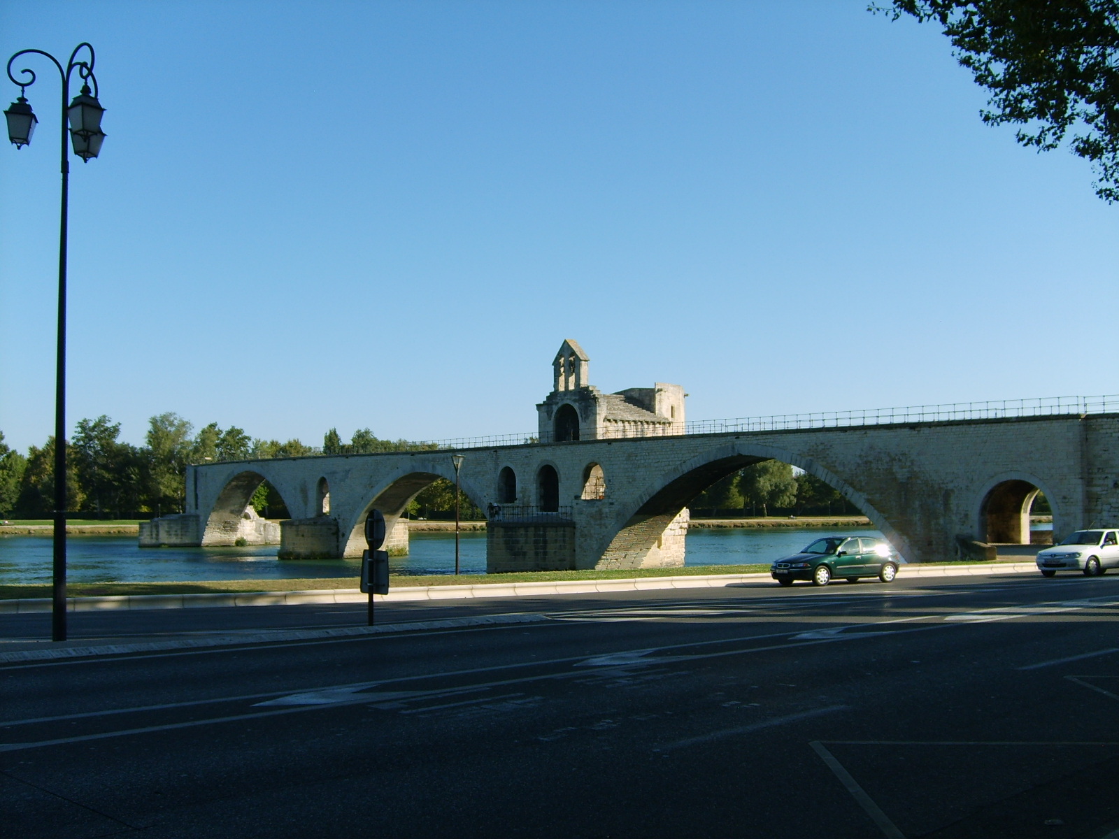 39 poloviční most v Avignonu